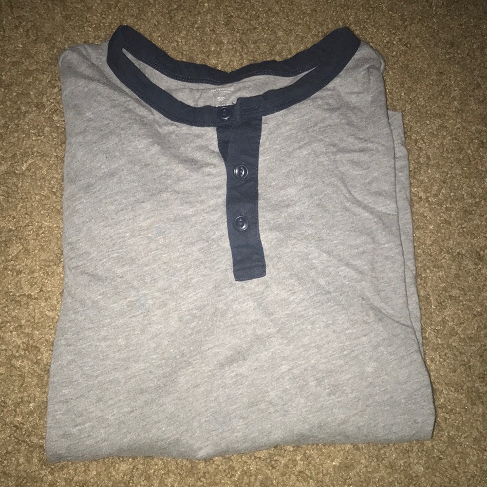 Old navy long sleeve shirt